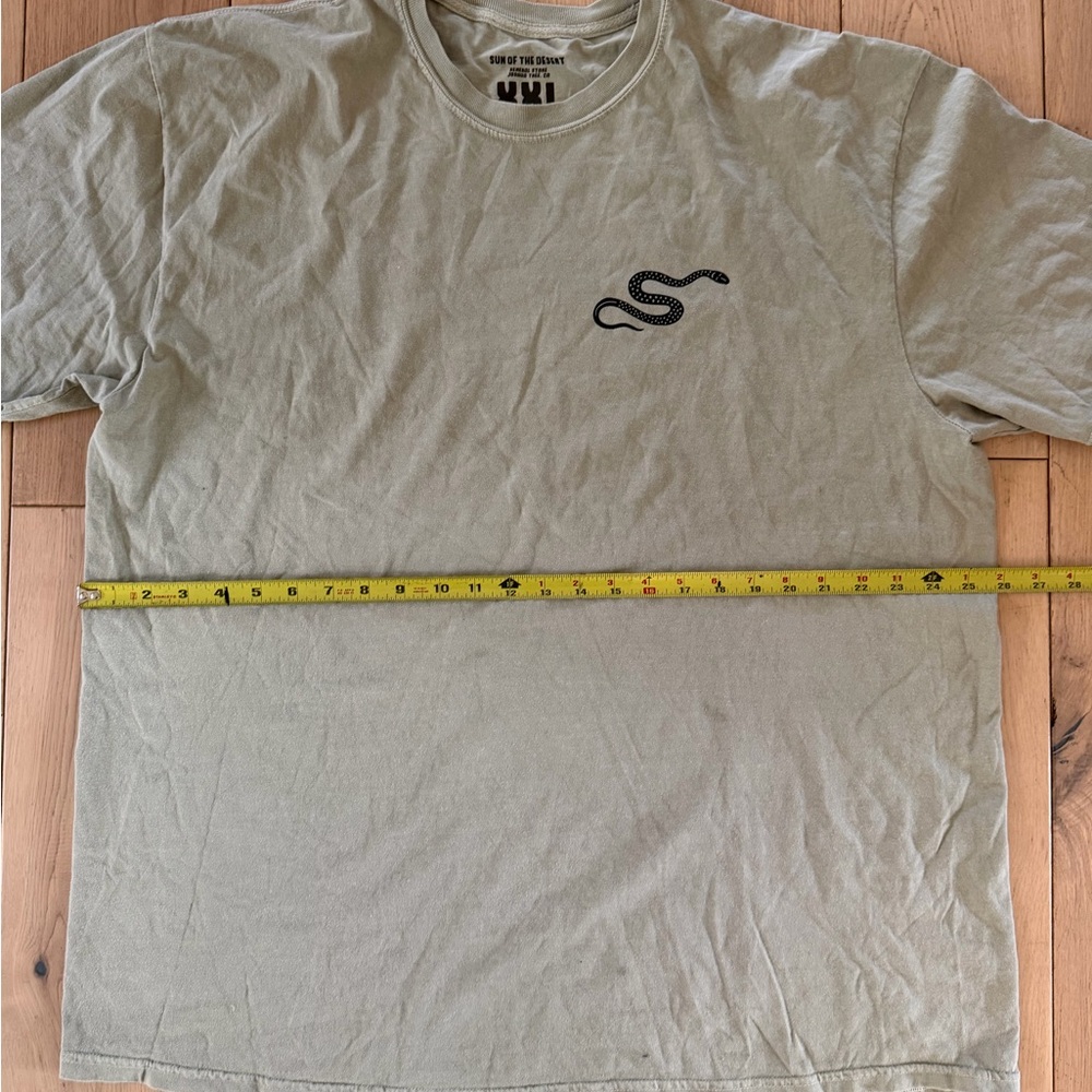 *NWT* Sun of the Desert 29 Palms Snake T-Shirt - Picture 7 of 8